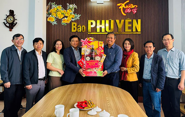 Thường trực HĐND tỉnh thăm, chúc Tết các cơ quan, đơn vị trên địa bàn tỉnh.