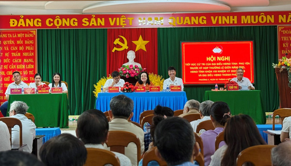 Đồng chí Cao Thị Hòa An, Bí thư Tỉnh ủy, Chủ tịch HĐND tỉnh tiếp xúc cử tri trước Kỳ họp HĐND tỉnh