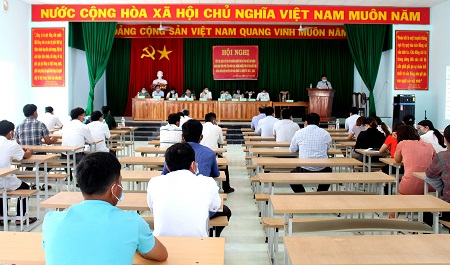 Người ứng cử đại biểu Hội đồng nhân dân tỉnh và huyện Sơn Hòa tiếp xúc cử tri tại các xã